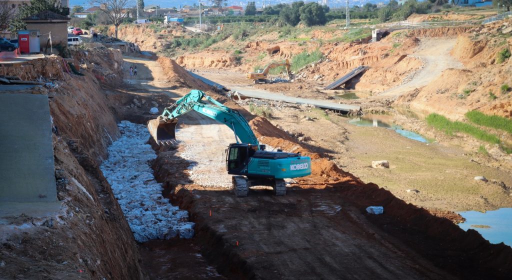 Trabajos de reconstrucción en el barranco del Poyo