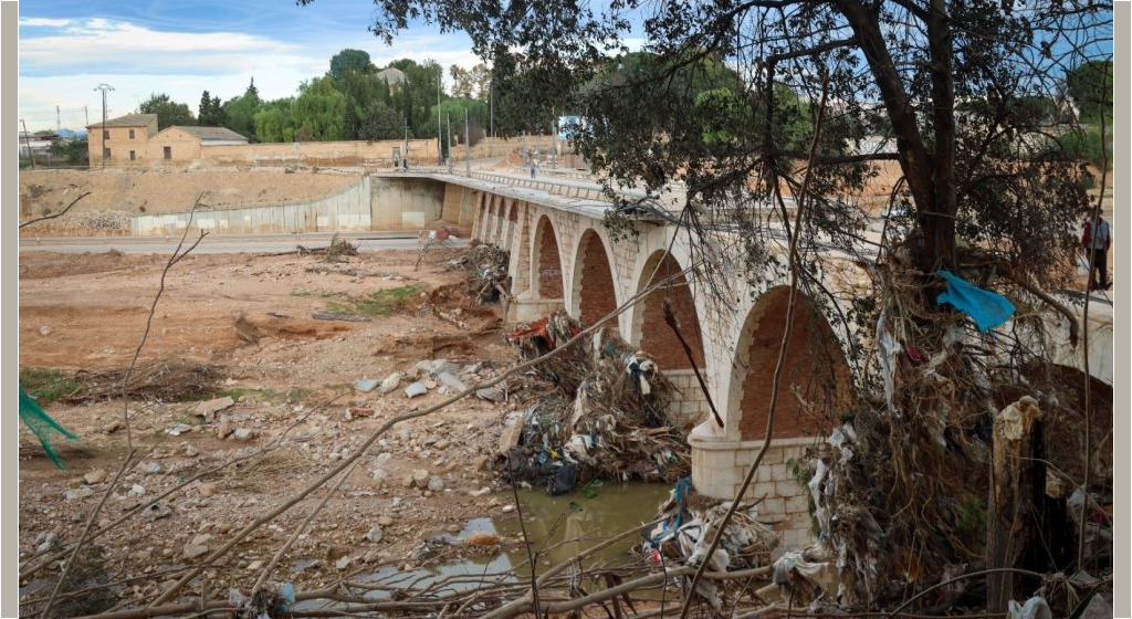 Puente antiguo de Alaquàs en Torrent sobre el barranco del Poyo