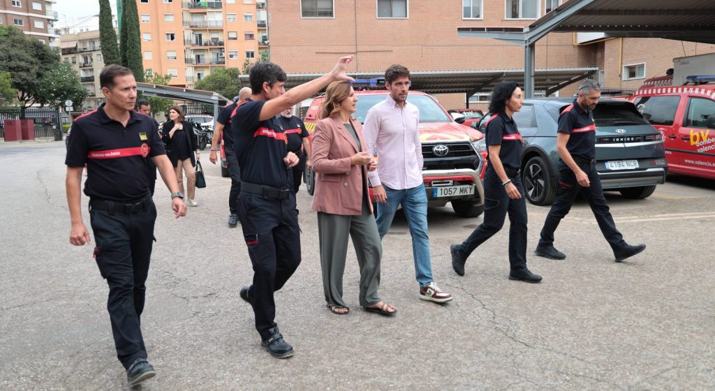 La alcaldesa de Valencia, María José Catalá, visita las obras del nuevo edificio de Bomberos.