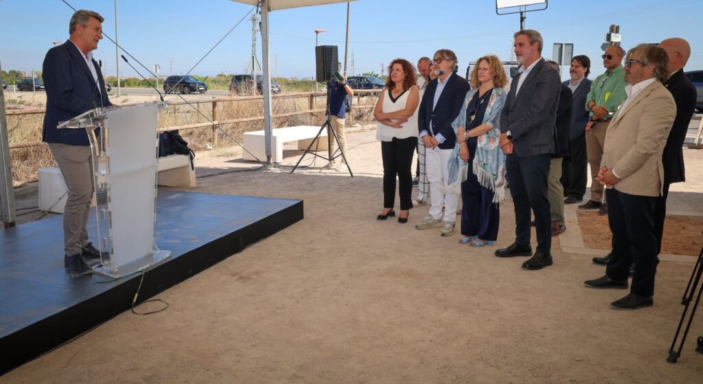El conseller de Transportes, Martínez Mus, en la inauguración de la placa conmemorativa de Torrent El conseller de Transportes, Martínez Mus, en la inauguración de la placa conmemorativa de Torrent